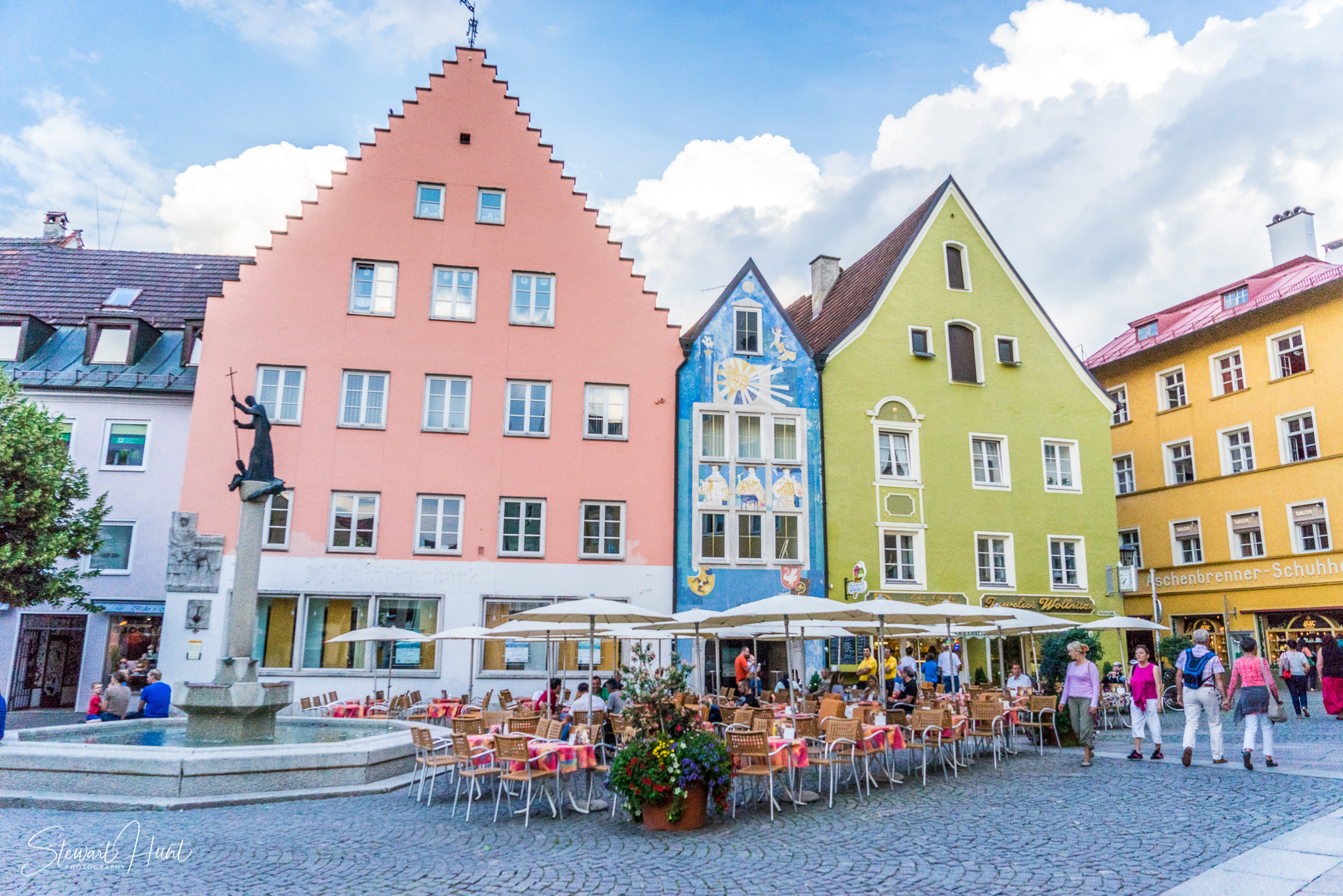 Neuschwanstein and Fussen 04035