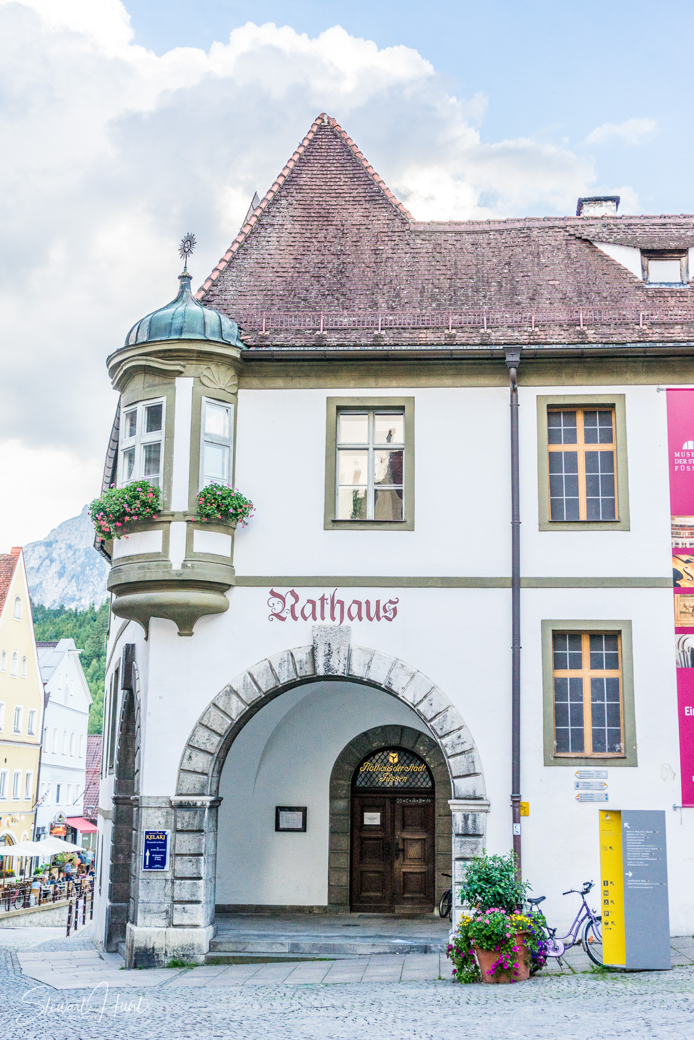Neuschwanstein and Fussen 04038