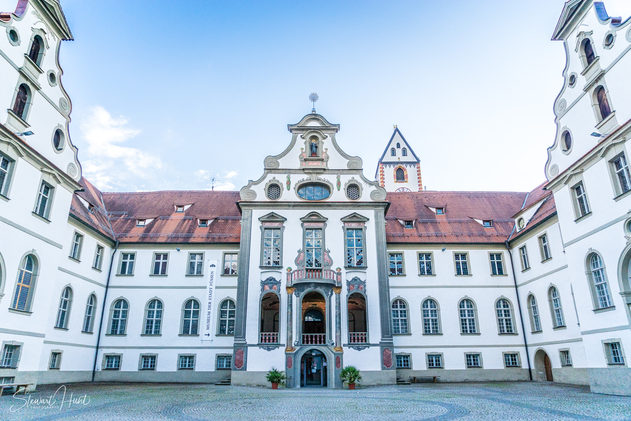 Neuschwanstein and Fussen 04045