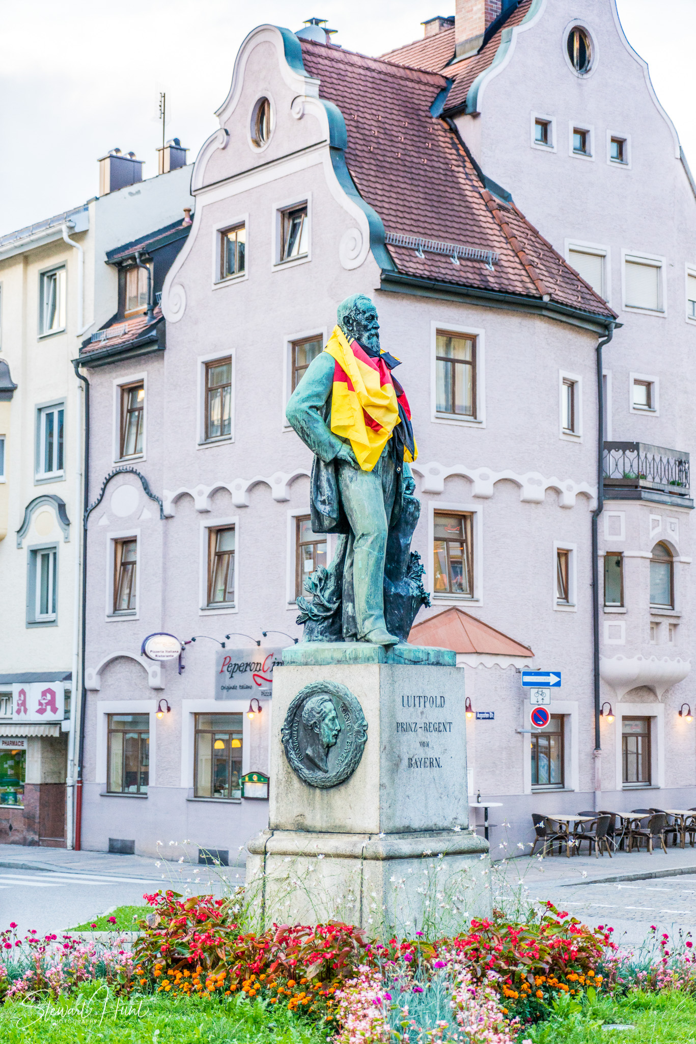 Neuschwanstein and Fussen 04085
